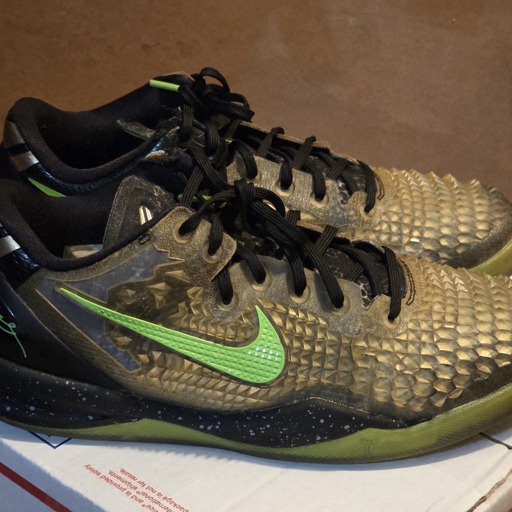 2013 Kobe 8 SS Christmas PREOWNED - GOOD CONDITION sold As Is